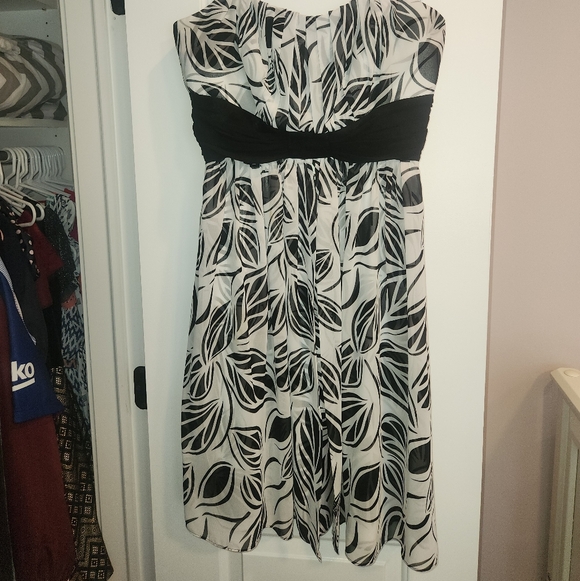 WHBM Knee Length Strapless dress with removeable adjustable straps Size 14  EUC - Picture 3 of 9
